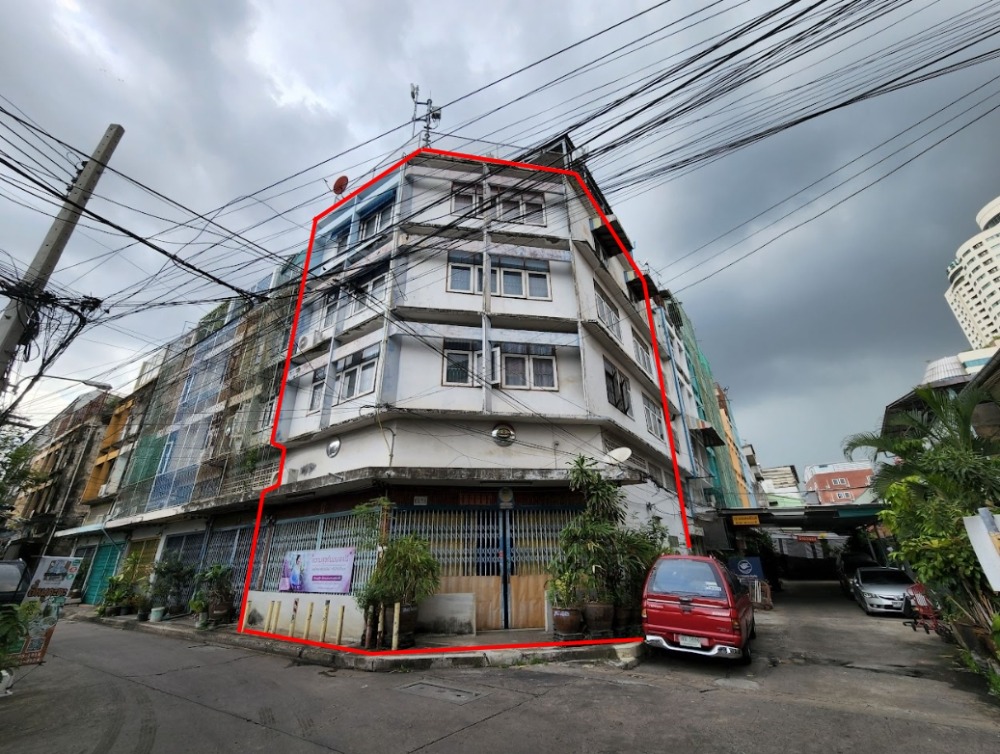 For sale: 2-unit shophouse, 32.6 sq.w., Pom Prap Sattru Phai