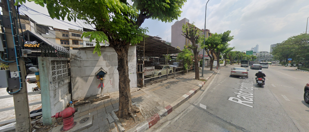 Land for sale, 262 sq m, on the main road, Krung Thonburi, Wong Wian Yai