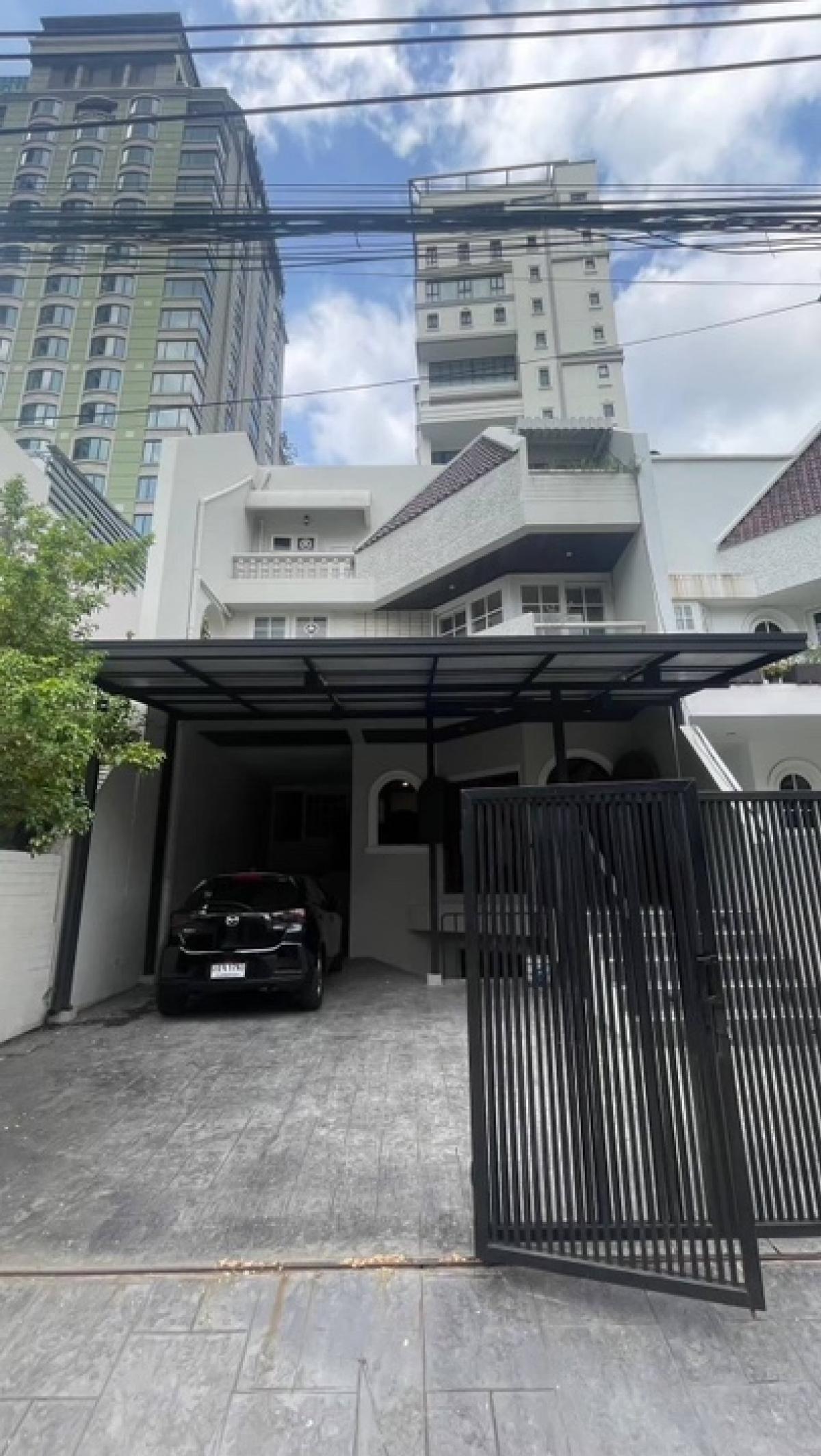 For Rent Townhome Lang Suan Nearby Residence Sindhorn, One Bangkok and Embassy For Rent Townhome Lang Suan Nearby Residence Sindhorn, One Bangkok and Embassy