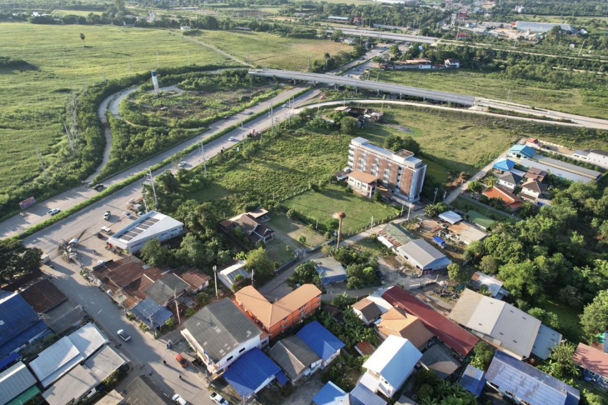 Newly built building for sale, very good location, ready to make a profit, suitable for investors in the heart of Pak Chong, Khao Yai. Newly built building for sale, very good location, ready to make a profit, suitable for investors in the heart of Pak Chong, Khao Yai.