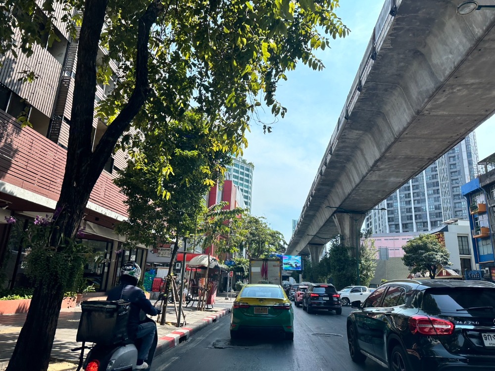 Land for sale with buildings, Sukhumvit Road 67 Land for sale with buildings, Sukhumvit Road 67
