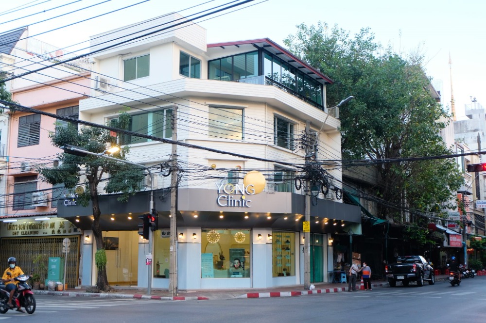 ขายอาคารพานิชย์ สหคลินิคด้านความงามและแพทย์แผนจีน ตกแต่งพร้อมสูง 4 ชั้น หัวมุมแยกลำพูนไชย ใจกลางย่านเยาวราช