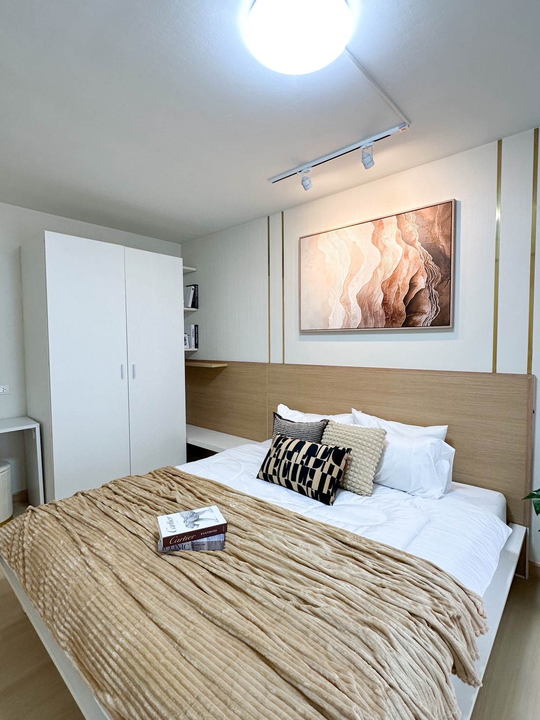 Come and own a beautiful condo, City Home Ratchada-Pinklao! Fully furnished room, ready to move in, great location, located on Charansanitwong Road 95/1, convenient transportation, only 200 meters to the BTS.