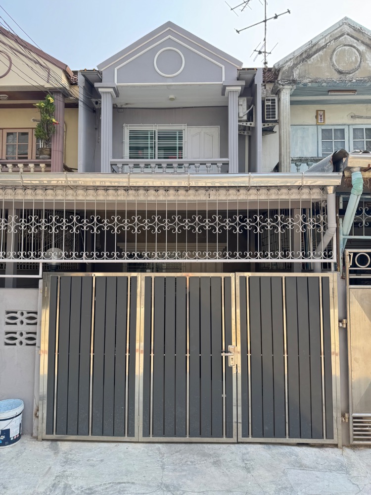 For sale: 2-storey townhouse, 2 bedrooms, 2 bathrooms, renovated whole house, Charansanitwong 22, near MRT Charansanitwong 13, near Siriraj Hospital, Phran Nok Market For sale: 2-storey townhouse, 2 bedrooms, 2 bathrooms, renovated whole house, Charansanitwong 22, near MRT Charansanitwong 13, near Siriraj Hospital, Phran Nok Market