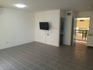 For sale: empty room, 5th floor, pool view, newly renovated room, The Parkland Bangna Condo (SM934)
