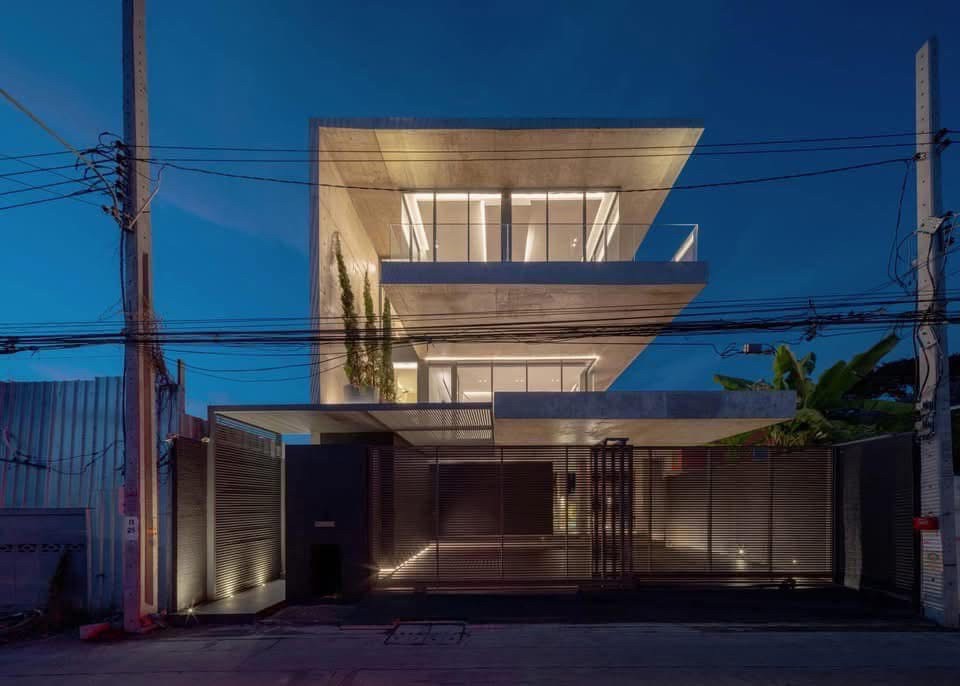 ❖ Modern Tropical ❖ 3-storey detached house, Sukhumvit 71, Pridi Banomyong | 4 bedrooms, 4 bathrooms | 81.00 sq.w., 587.00 sq.m. | Near BTS Phra Khanong, Donki Mall Thonglor, Gateway Ekamai, Major Cineplex Sukhumvit ❖ Modern Tropical ❖ 3-storey detached house, Sukhumvit 71, Pridi Banomyong | 4 bedrooms, 4 bathrooms | 81.00 sq.w., 587.00 sq.m. | Near BTS Phra Khanong, Donki Mall Thonglor, Gateway Ekamai, Major Cineplex Sukhumvit
