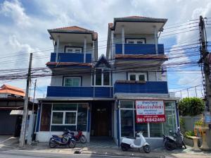For rent: 3-storey building, 1 unit, opposite the Groundwater Resources Office, Wualai Road, Hai Ya Subdistrict, Mueang District, Chiang Mai Province.