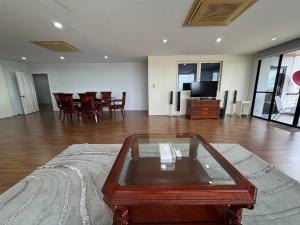 Condo for rent Riverine Place 3 bedrooms, area 218 sq m., fully furnished, next to the Chao Phraya River