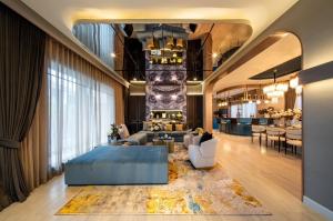 Luxury single house for rent at Grand Bangkok Boulevard Sukhumvit - Srinakarin, European style, beautifully decorated, fully furnished, near expressway, near school, near BTS Bearing