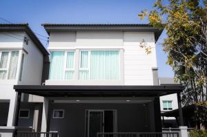 For rent: 2-storey detached house, Grand Pleno Bangna Km.7 project, air-conditioner, full furniture, 3 bedrooms, 3 bathrooms, rental price 60,000 baht per month.