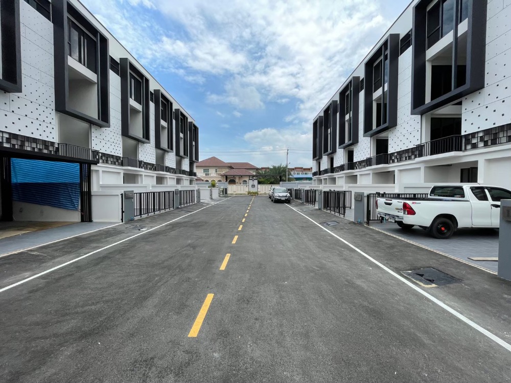 For Rent: 4-Story Home Office in The Harmoney, Ram Intra 62 – Prime Location Near Sinphat Hospital & Pink Line MRT (900 m)   **Rent: 70,000 THB/month** – รูปที่ 2