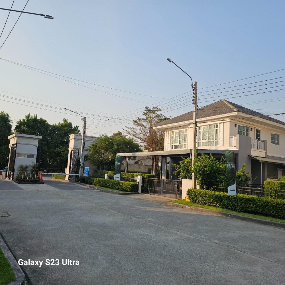 For sale: 2-storey detached house, 73.7 sq.w., corner plot, large garden area, electric car charging station, wide road in front, near security guard post, quiet and safest. For sale: 2-storey detached house, 73.7 sq.w., corner plot, large garden area, electric car charging station, wide road in front, near security guard post, quiet and safest.