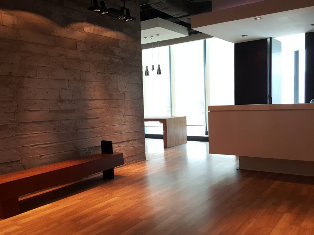 🔥{FOR RENT} 🔥Modern office building on Naradhiwas Rajanagarindra Road near BRT - Technic Krungthep Station BTS - Chong Nonsi Station – รูปที่ 2