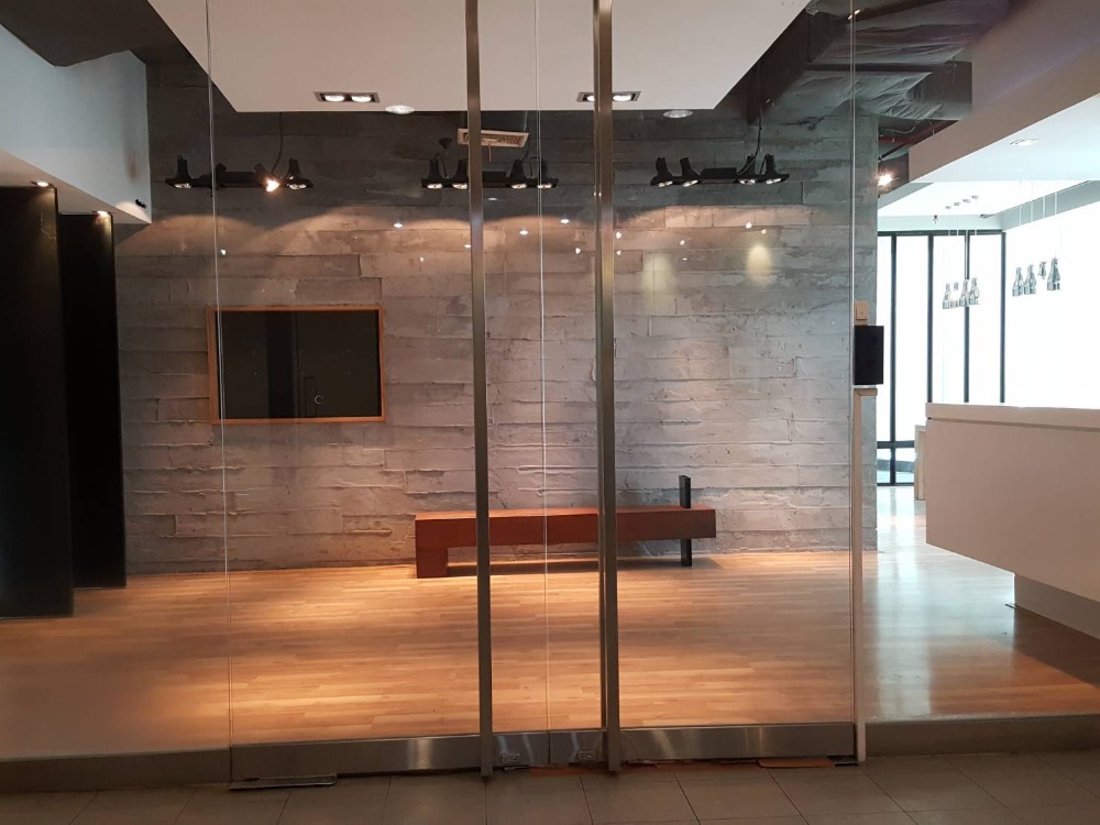 🔥{FOR RENT} 🔥Modern office building on Naradhiwas Rajanagarindra Road near BRT - Technic Krungthep Station BTS - Chong Nonsi Station