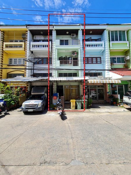 ขาย อาคารพาณิชย์ไทรม้า-ท่าอิฐ  3.5 ชั้น ม.เพชรดา ไทรม้า-ท่าอิฐ พร้อมธุรกิจหอพัก ถนนท่าอิฐ-ไทรม้า อ.เมืองนนทบุรี นนทบุรี ราคาต่อรองได้**