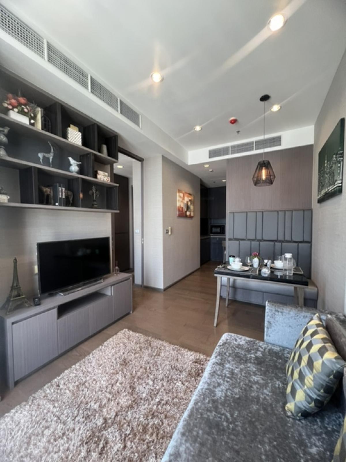 BRAND NEW UNIT FOR SALE & RENT : THE DIPLOMAT SATHORN ZERO METRES FROM SURASAK SKYTRAIN BRAND NEW UNIT FOR SALE & RENT : THE DIPLOMAT SATHORN ZERO METRES FROM SURASAK SKYTRAIN