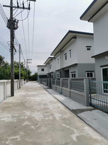 Land for sale with 1 rai of buildings, 90 square wah, suitable for business To contract the profits with the title deed, Lat Lum Kaeo, Pathum Thani – รูปที่ 2