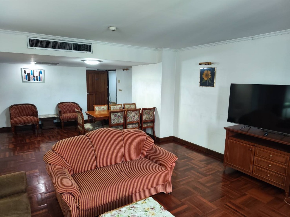 For sale/rent: Condo in the middle of Soi Nana, Sukhumvit Soi 4, 22nd floor, 100 sq m. For sale/rent: Condo in the middle of Soi Nana, Sukhumvit Soi 4, 22nd floor, 100 sq m.