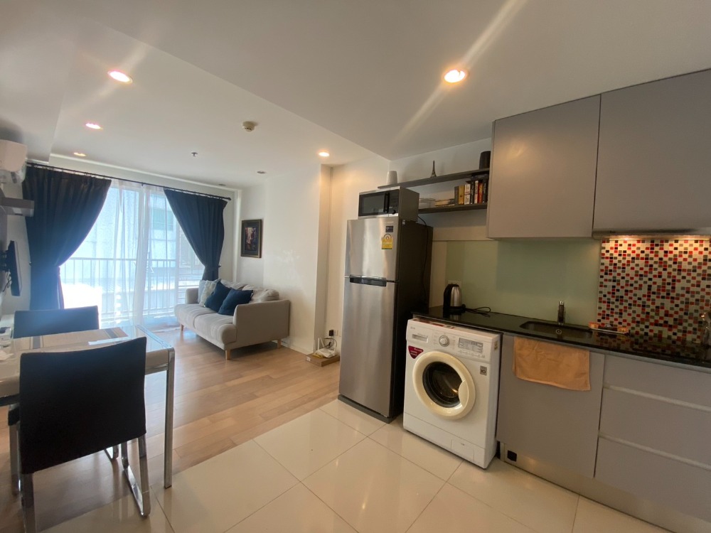 Condo for sale 15 Sukhumvit Residence (15 Sukhumvit Residences) near the BTS BTS and Asoke Station only 600 meters. Condo for sale 15 Sukhumvit Residence (15 Sukhumvit Residences) near the BTS BTS and Asoke Station only 600 meters.