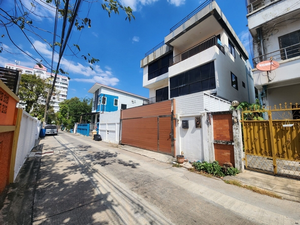 3 -story house for sale, size 58 sq.m., Soi Punnawithi 31, Sukhumvit 101, near BTS Punnawithi