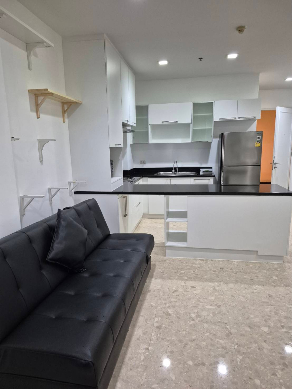 Nusasiri Grand Condo / Hot Deal ! Best price in market close to bts ekkamai / 2 bed 80 sq.m.Tel. 0937890899