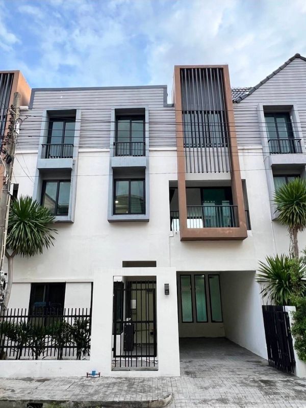 Rent a Town Home Golf Premium, near Impact Muang Thong Thani, only 3 minutes.