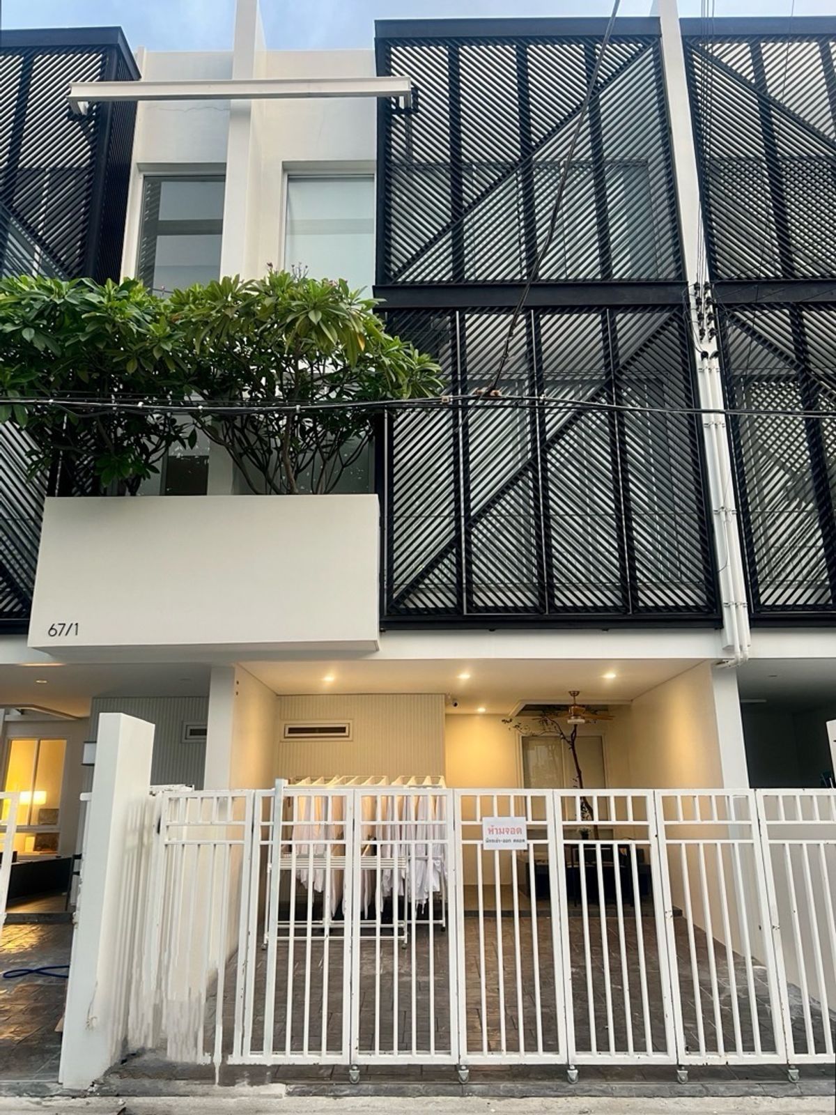 ขาย ทาวน์โฮมสร้างใหม่ ทำเล ใจกลางเมืองสุขุมวิท ห่างจากถนนอ่อนนุช 600 เมตร เข้าออกได้หลายเส้นทาง ซอยสุขุมวิท 93 ใกล้รถไฟฟ้าสายหลักเส้นสุขุมวิท สถานีบางจาก เดินทางเพียง 10 นาที และสถานีอ่อนนุช ขาย ทาวน์โฮมสร้างใหม่ ทำเล ใจกลางเมืองสุขุมวิท ห่างจากถนนอ่อนนุช 600 เมตร เข้าออกได้หลายเส้นทาง ซอยสุขุมวิท 93 ใกล้รถไฟฟ้าสายหลักเส้นสุขุมวิท สถานีบางจาก เดินทางเพียง 10 นาที และสถานีอ่อนนุช