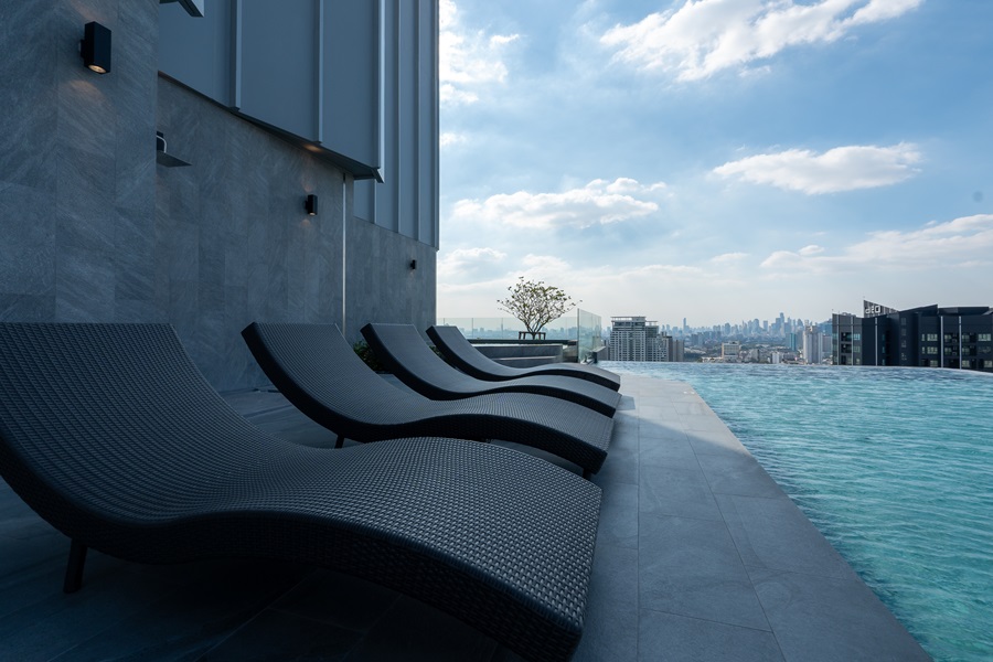 Knightsbridge Space Sukhumvit - Rama 4, a new premium condo on Rama 4 Road, near Sukhumvit Road, near BTS Phra Khanong, starting at 4.99 million baht.