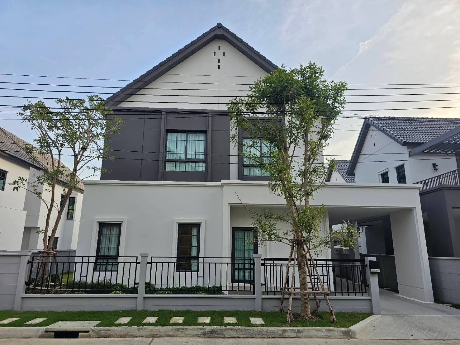 ให้เช่าบ้านเดี่ยว เซนโทร บางนากม7 แอร์เฟอร์นิเจอร์ครบ มี4ห้องนอน4ห้องน้ำ ราคาเช่าเดือนละ90,000บาท