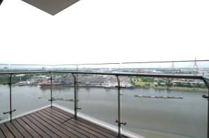 ● Nice View ● 20+ floor 130.00 sq.m. | 3 bedrooms, 2 bathrooms | near Central Rama 3 7 mins, Terminal 21 Rama 3 16 mins
