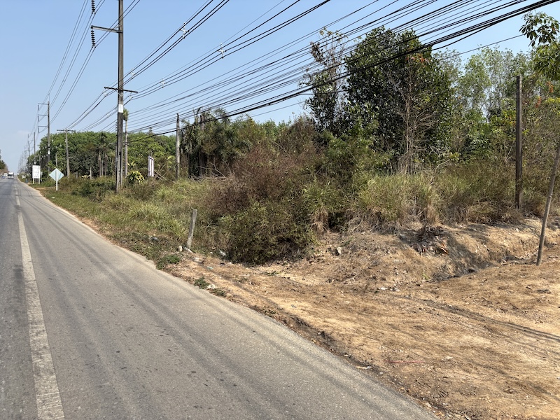 Land on Sukhumvit Road, 4 Rai 2 jobs, near the way to Laem Mae Phim Beach Beautiful plots into higher hills than the road. 40 km away from the city of Rayong – รูปที่ 2