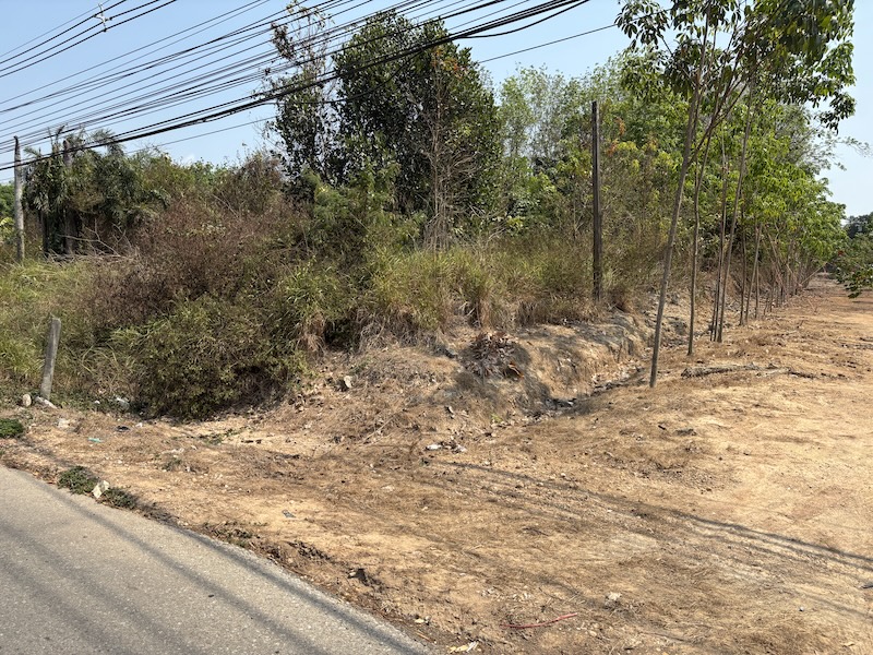 Land on Sukhumvit Road, 4 Rai 2 jobs, near the way to Laem Mae Phim Beach Beautiful plots into higher hills than the road. 40 km away from the city of Rayong – รูปที่ 3