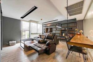 ♦ Modern Style ♦ Townhome 5 ชั้น | 4 ห้องนอน 4 ห้องน้ำ | 34.1 ตร.ว., 380.00 ตร.ม. | ใกล้ สวนลุมพินี 6 นาที, MRT คลองเตย 8 นาที, วัน แบงค็อก 9 นาที