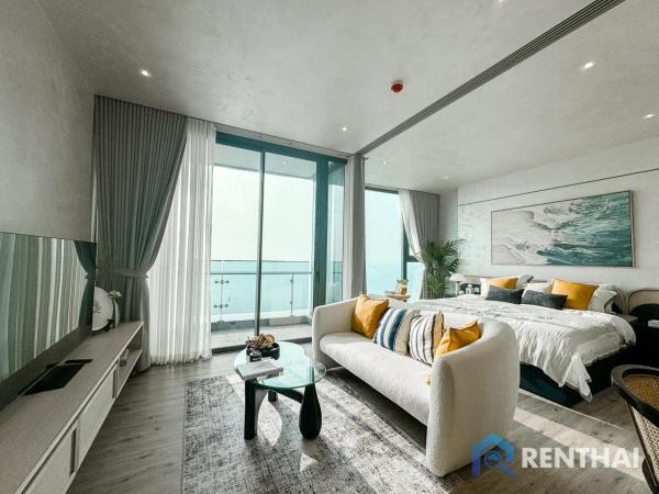 Arom Wongamat  2 Bedrooms, Foreign Name Ownership at the Best Price Now 24,900,000