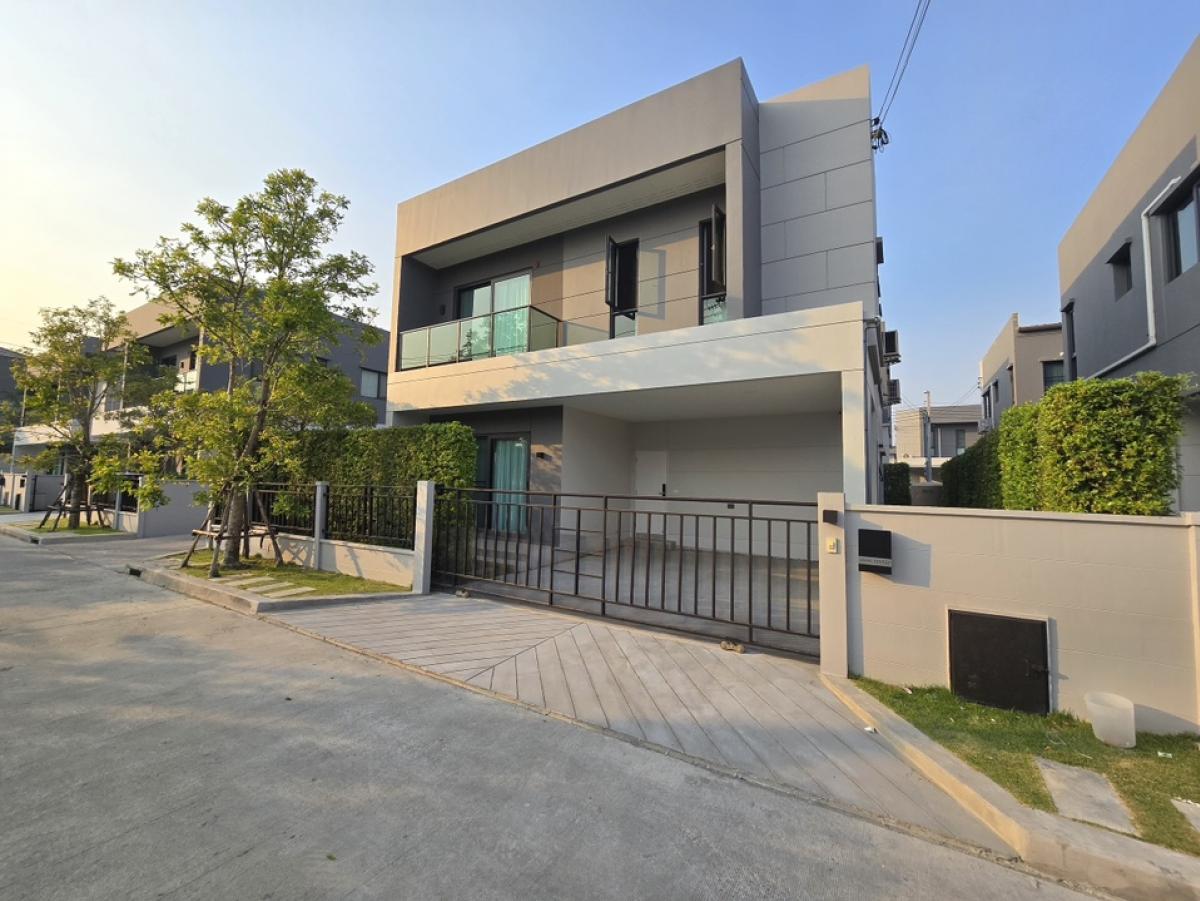 🌟For Rent: Detached House at Centro Bangna. Two-storey detached house featuring 4 bedrooms and 4 bathrooms. Fully furnished and beautifully decorated.💥Rental Fee: 85,000 THB/month. 🌟For Rent: Detached House at Centro Bangna. Two-storey detached house featuring 4 bedrooms and 4 bathrooms. Fully furnished and beautifully decorated.💥Rental Fee: 85,000 THB/month.