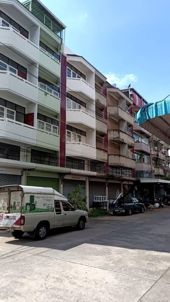 For sale: 4.5-storey commercial building, Petchkasem Road (near Phutthamonthon Sai 4), area 16 square wah, usable area 324 square meters, 3 bedrooms, 4 bathrooms