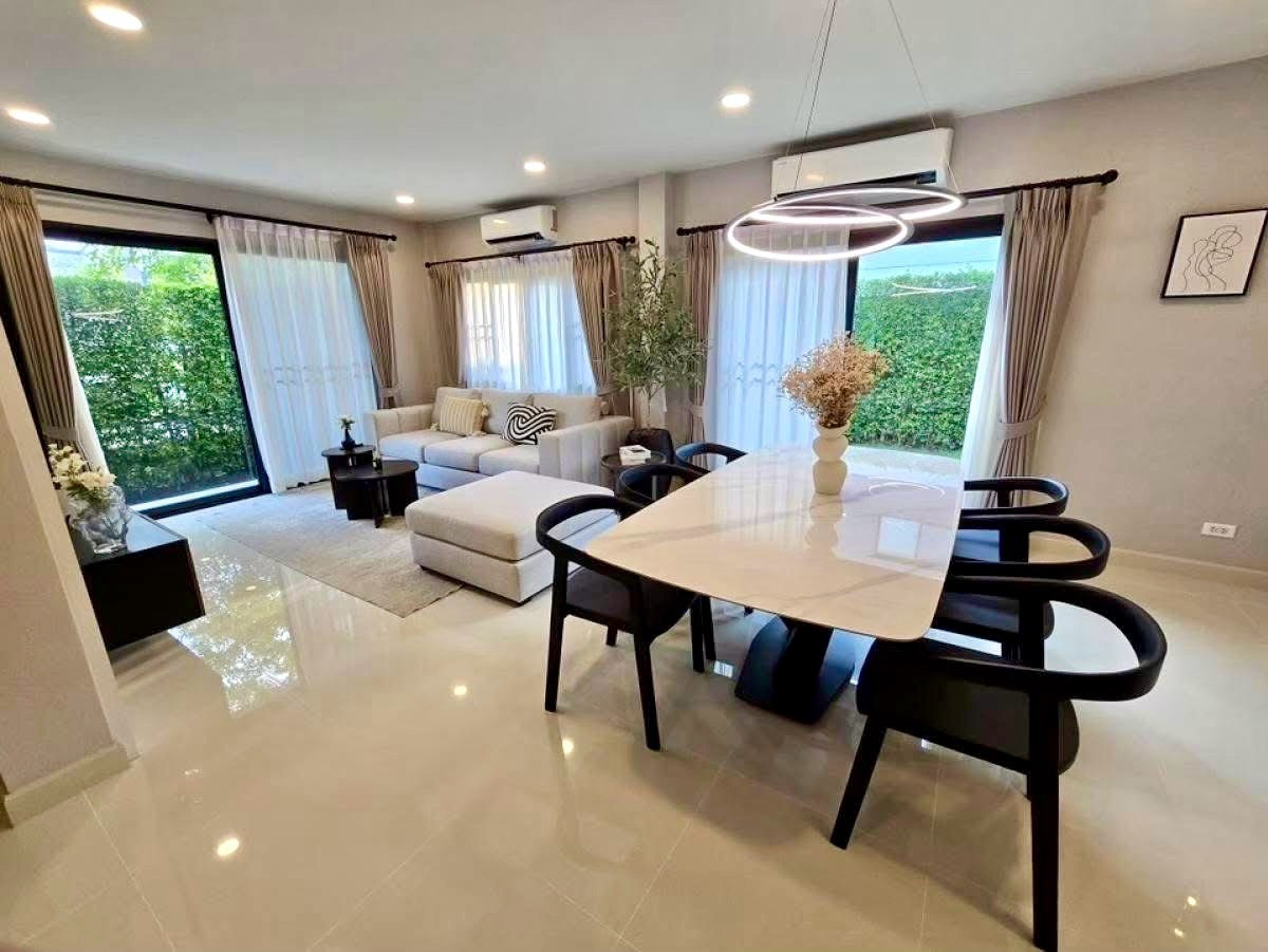 🌟ให้เช่าบ้านเดี่ยว เซนโทร บางนา บ้านสวยพร้อมอยู่ 2 ชั้น 4 ห้องนอน | 4 ห้องน้ำ ตกแต่งสวยงาม ทำเลศักยภาพ ใกล้เมกาบางนา💥ค่าเช่า: 85,000 บาท/เดือน – รูปที่ 2