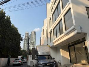 พื้นที่ชั้น 4 ของอาคารพาณิชย์ สำหรับโฮมออฟฟิส 400 เมตร BTS พร้อมพงษ์