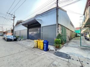 Warehouse for rent, 2 floors, with elevator, with office, 1,600 sq m., along Khlong Bang Nam Chuet Road, Ekachai Road, near Wat Pho Chai Market