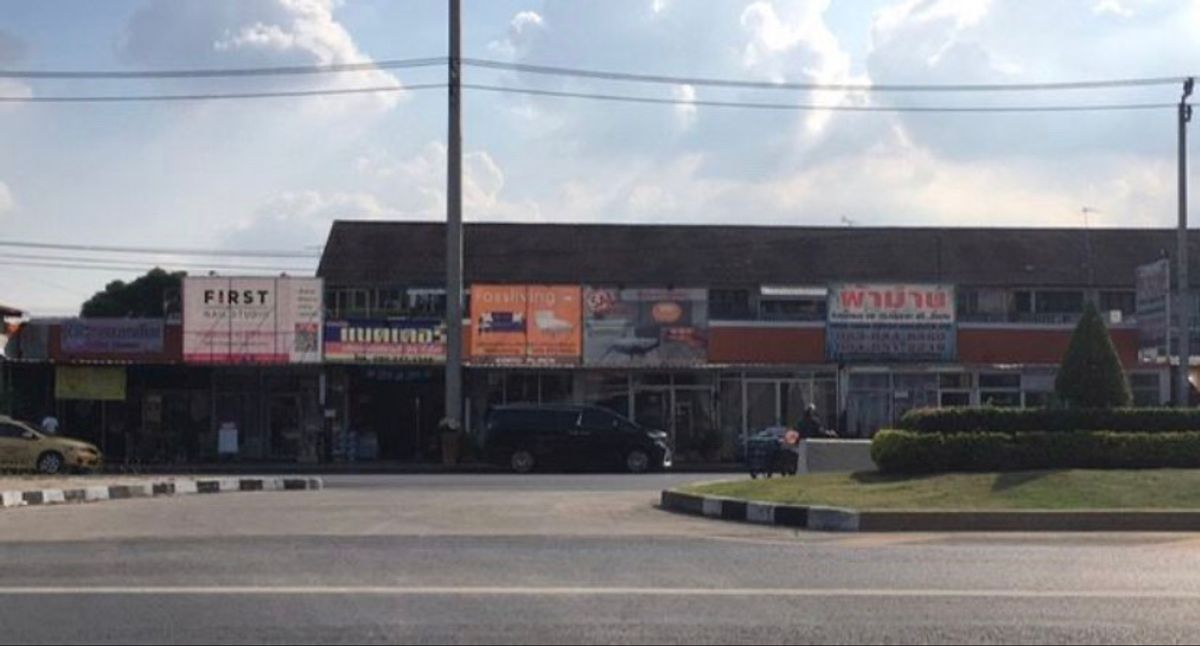 Rental sales area on Prasert Manukit Road