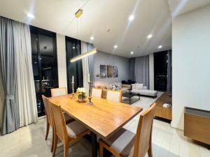 ♦ Special Type ♦ B Tower, 40+ Floor, Type C09 | 120.00 sq.m. 3 Beds | Condo skywalk connect to BTS ploenchit and Central Embassy.