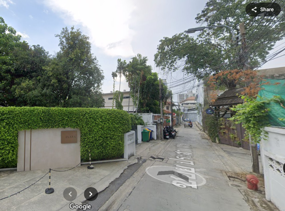 Cold land for sale in Soi Prasatsuk