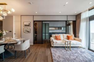 📢👇Live with you pet, few steps to BTS Asoke, nice modern decoration , big balcony