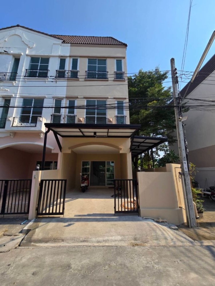 Sell 3 -story townhouse, new renovated, modern Town, Ekachai 46, ready to move in. Below the appraised value Sell 3 -story townhouse, new renovated, modern Town, Ekachai 46, ready to move in. Below the appraised value