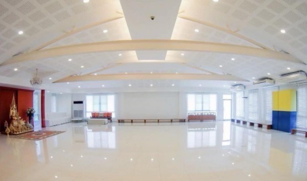 สำนักงาน ปรับปรุงใหม่ 750 ตร.ม.ใกล้ BTS วุฒากาศ สะดวกทั้งด้านธุรกิจและการลงทุน