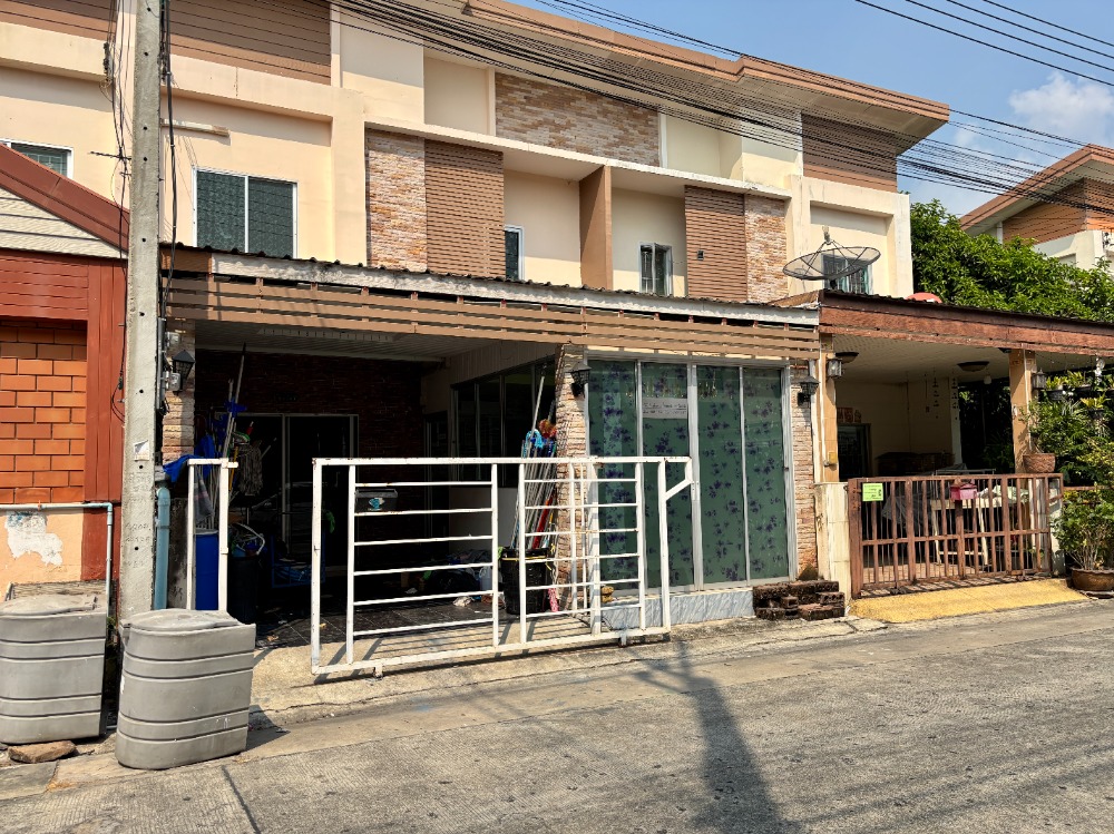 ทาวน์เฮาส์ 22.7 ตร.ว.สภาพดี มี 4 ห้องนอนใกล้เทศบาลลำสามแก้ว ลำลูกกาคลอง 2 The First Home