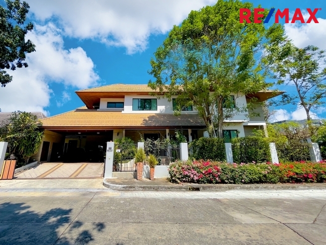 Single House, Ram Inthra P.1 (Panya Ramintra), near intelligence, Intra Golf Course, 183 sq.w., together with gardens and carp ponds Is a special resting place Single House, Ram Inthra P.1 (Panya Ramintra), near intelligence, Intra Golf Course, 183 sq.w., together with gardens and carp ponds Is a special resting place