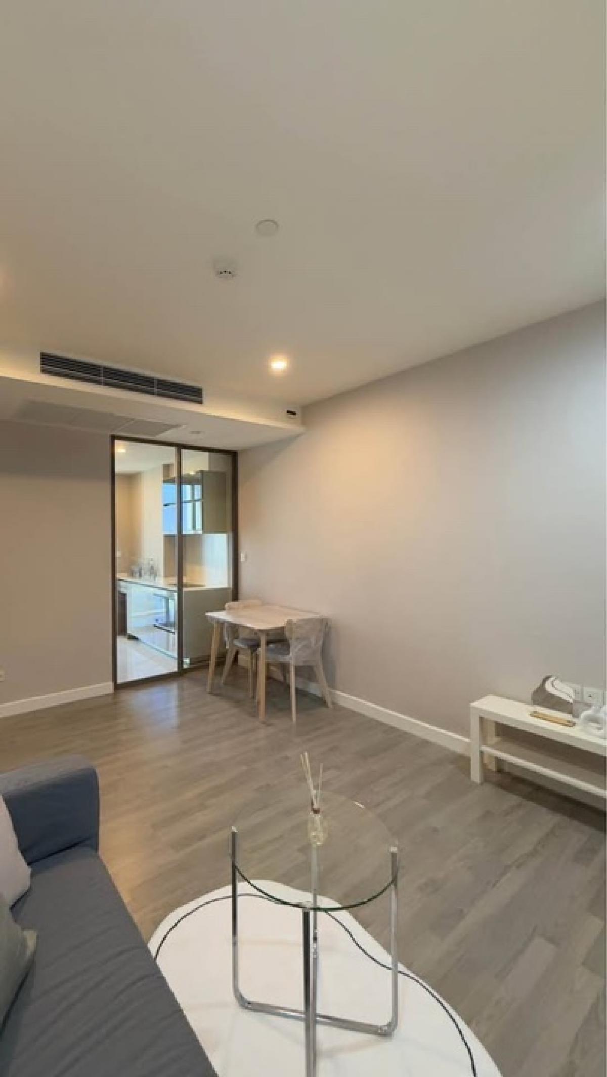 [E0087] The Room Sathorn Pun Road 7.95 MB