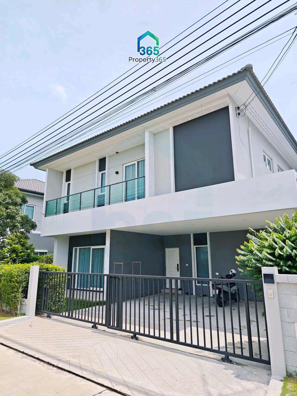 Centro Rama 9 - Krungthep Kreetha, Ready with Built-ins and Furniture, Ready to Move In Centro Rama 9 - Krungthep Kreetha, Ready with Built-ins and Furniture, Ready to Move In