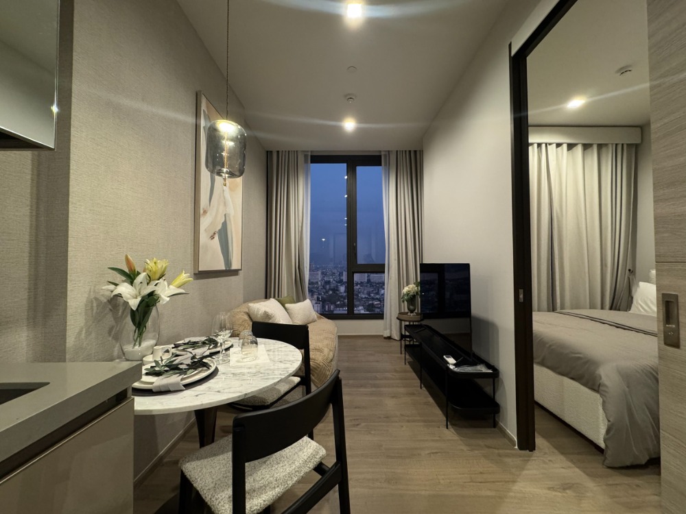 1 bedroom for rent. The Cresten Park is complete with high class.